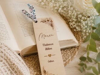Marque-page personnalisé “Merci” en bois – cadeau maîtresse, maître, nounou