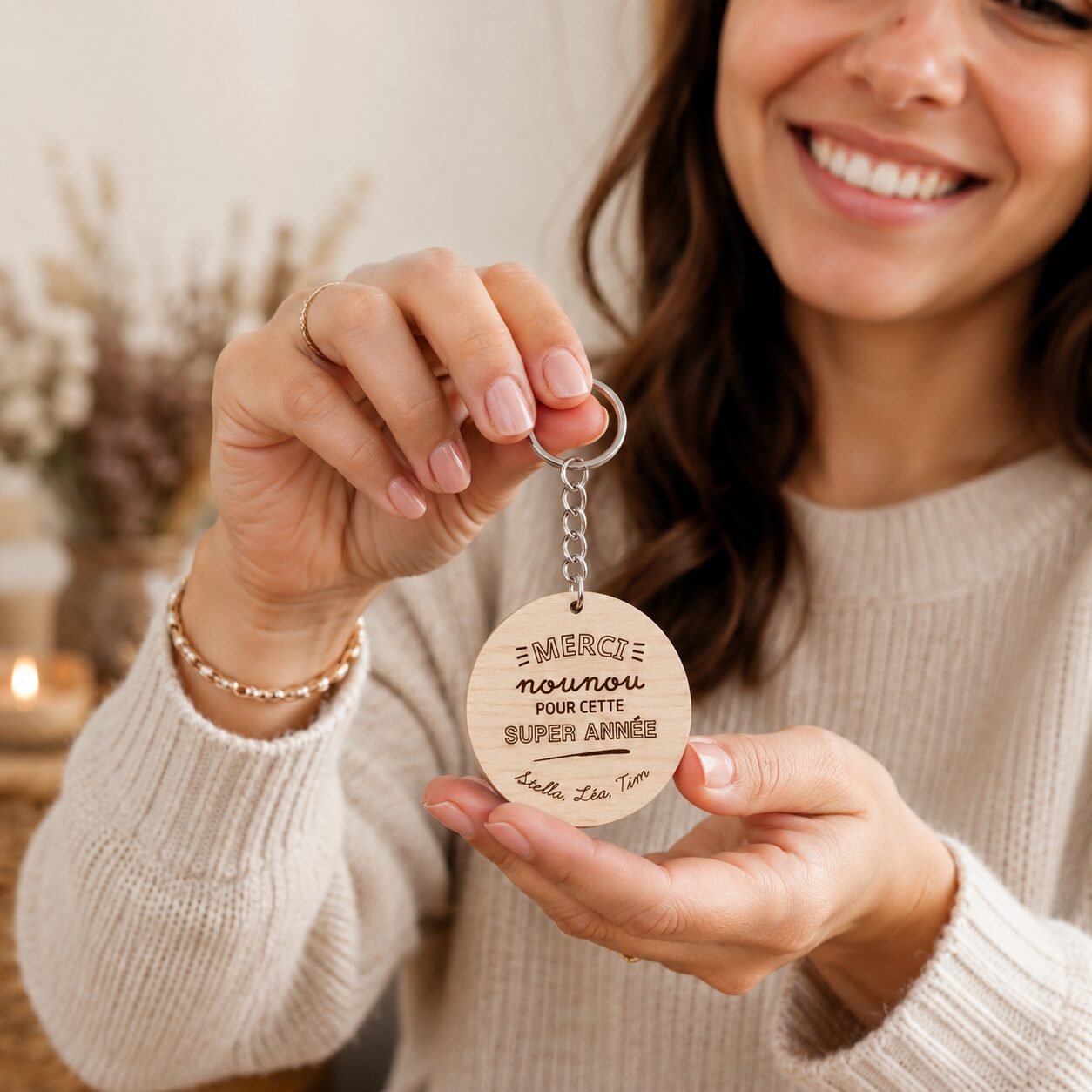 Porte-clé en bois gravé “Merci” – Cadeau maîtresse, maître ou nounou