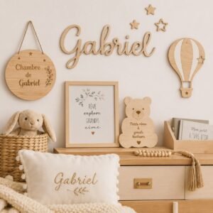 Décoration chambre bébé personnalisée en bois réalisée par Lama'Scott